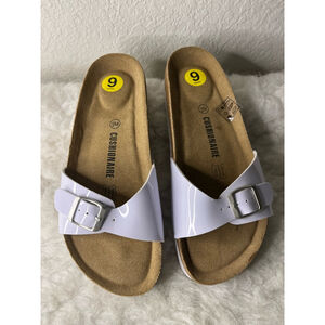 NWOB CUSHIONAIRE Women's Madrid Thong Heel Sandals in white, size 9.